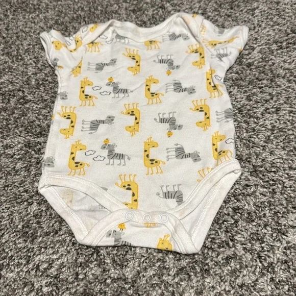 Bundle of 3-6mo clothing - Picture 6 of 13